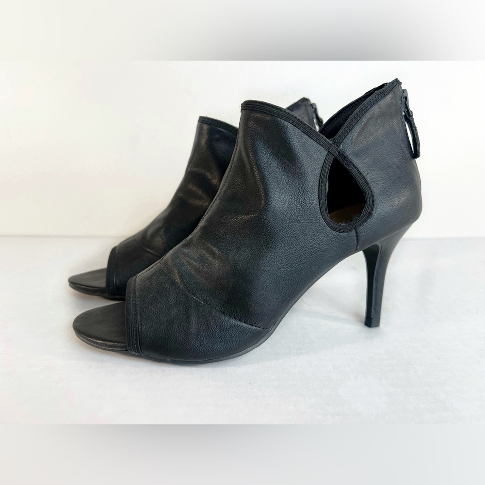 Tahari Doodle stretch black pump 3 inch heel women’s size 6 shoes